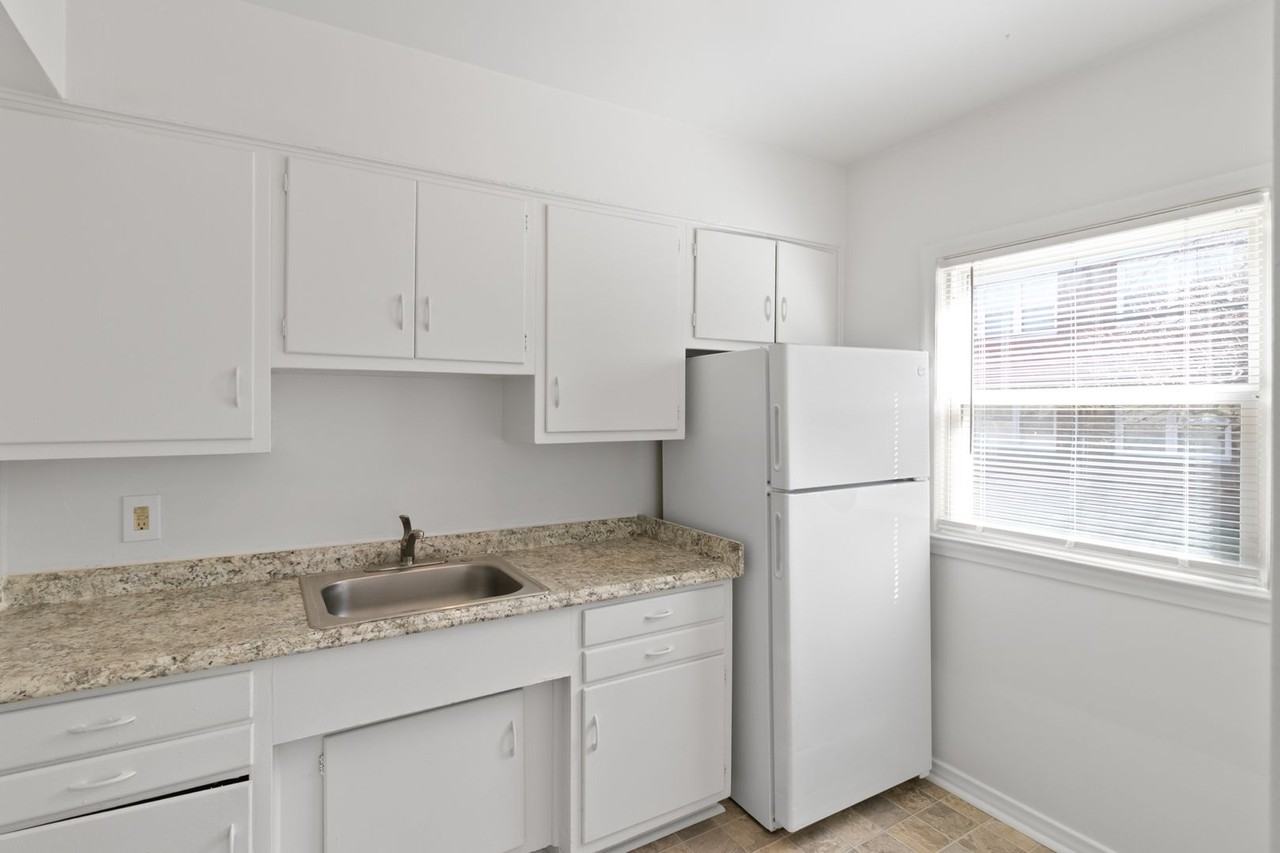 Pointe Garden Apartments (Pointe Garden Holdings, LLC) - Photo 2 of 15