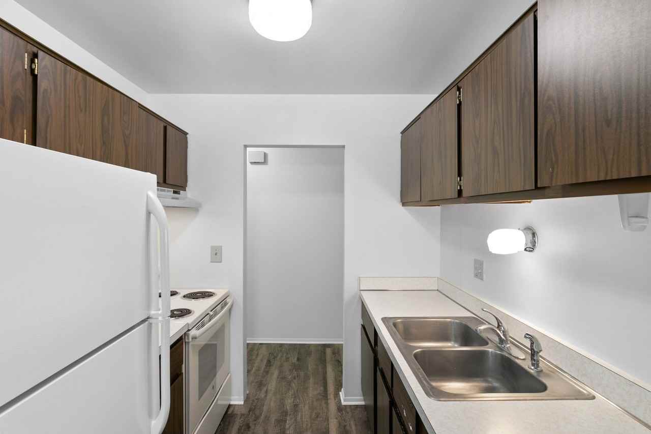 Pinckney Apartments (MISI Properties LLC) - Photo 2 of 18