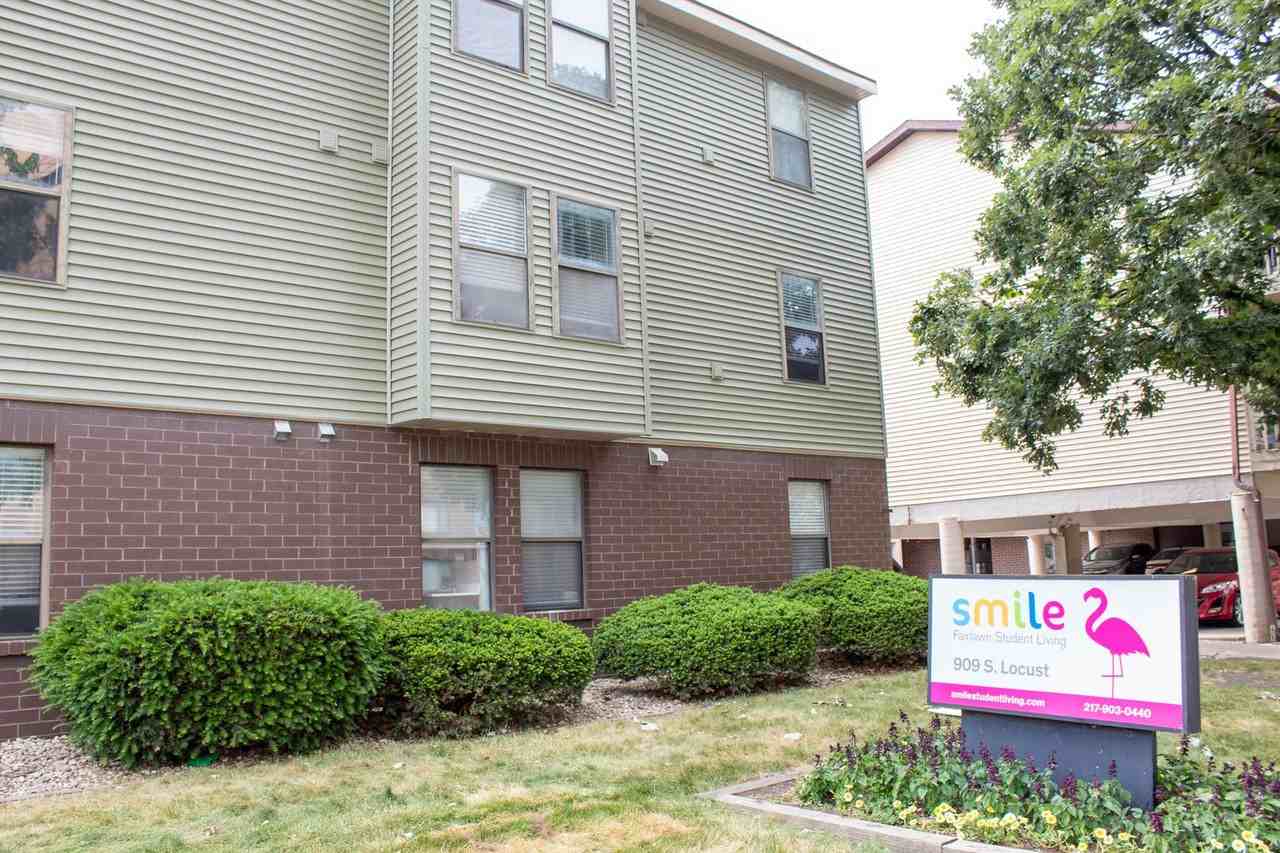 909 S Locust - Photo 2 of 50