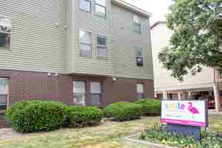 909 S Locust - Photo 1 of 1