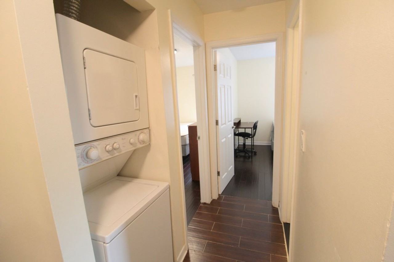 1342 Hunters Rd Apt C - Photo 6 of 18