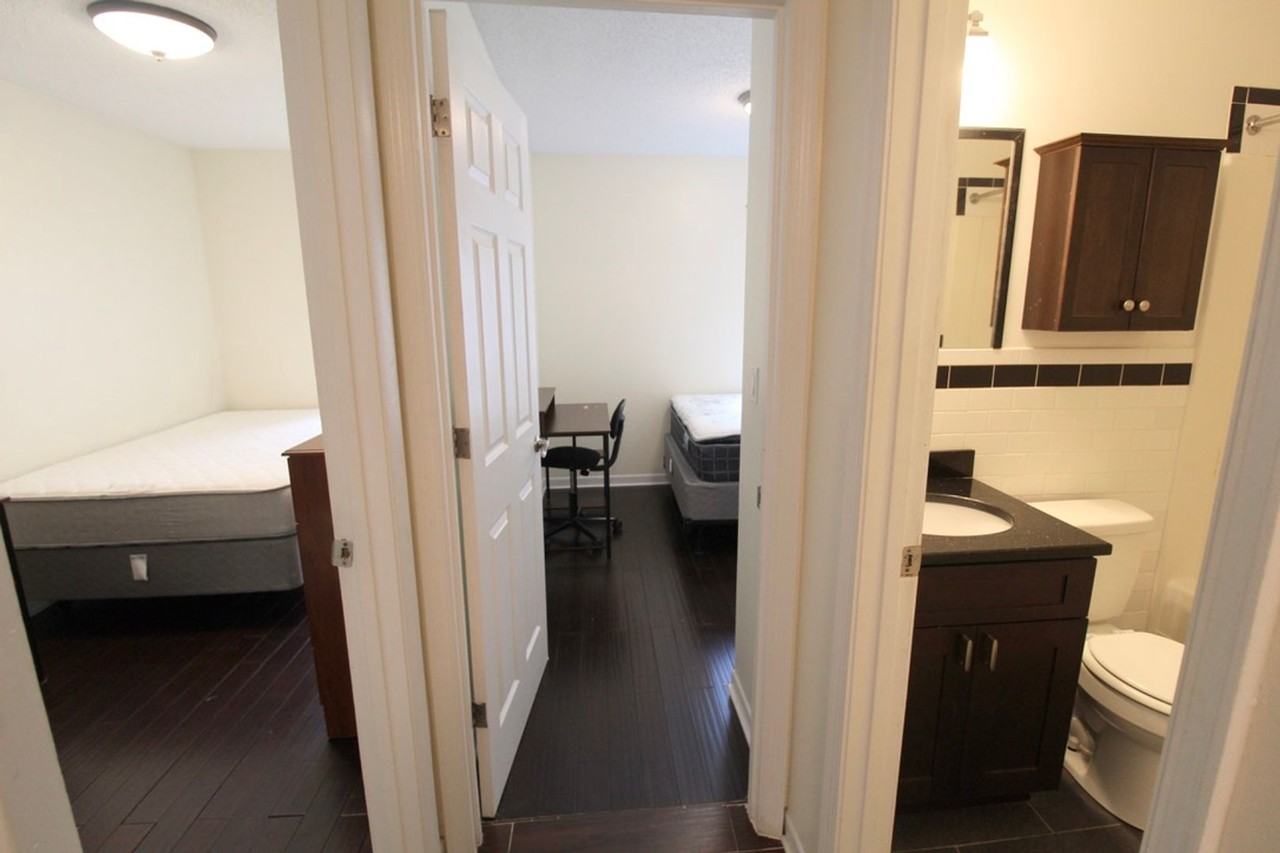 1342 Hunters Rd Apt C - Photo 7 of 18