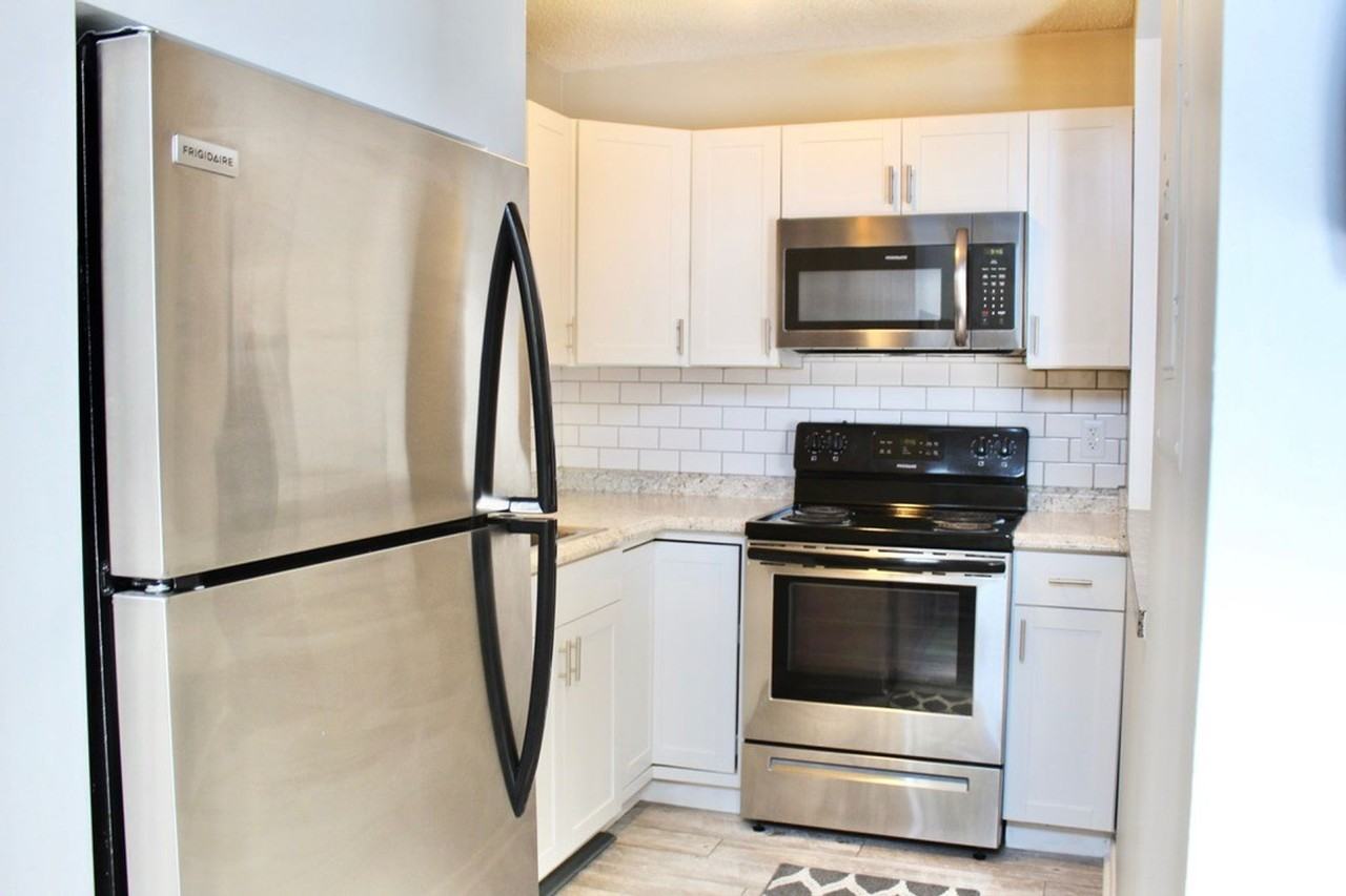 1307 Bradley Drive - Photo 4 of 26