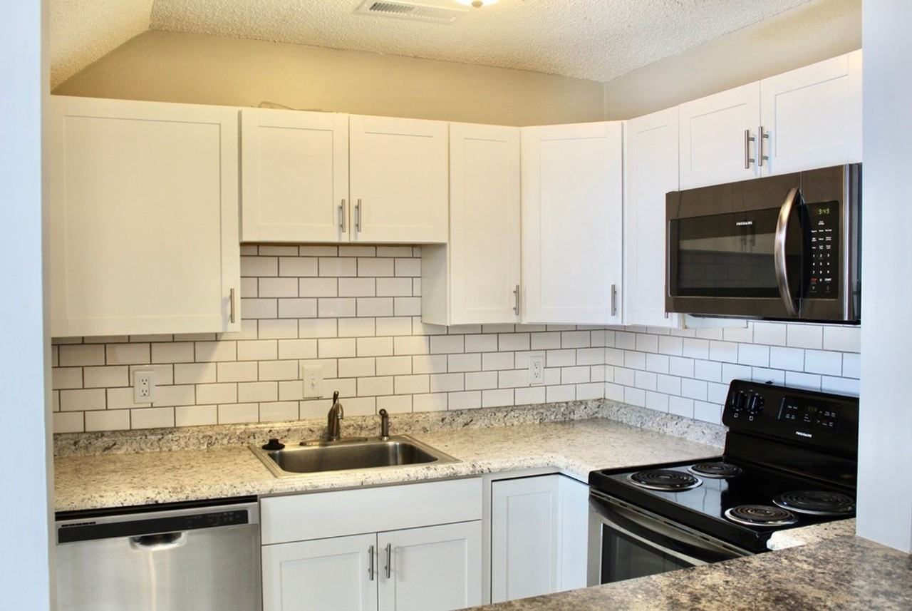 1307 Bradley Drive - Photo 5 of 26