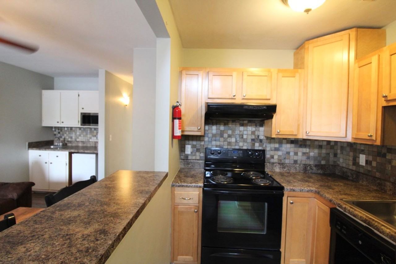 1462 Bradley Drive - Photo 5 of 31