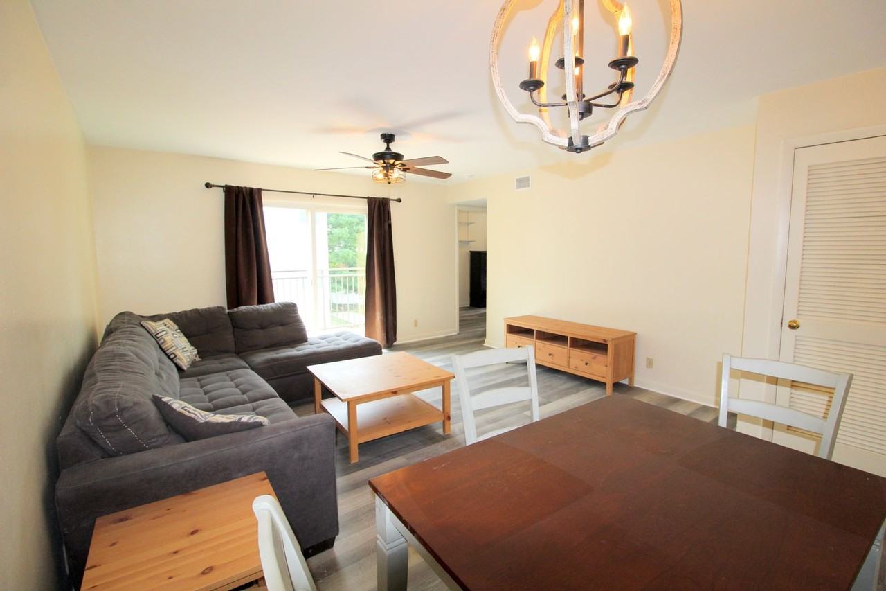 1384 Hunters Rd Apt I - Photo 6 of 22