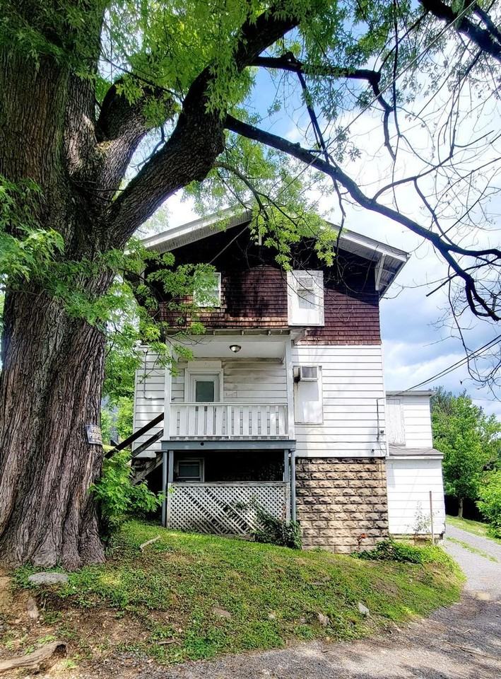 338 Fife St - Photo 2 of 10