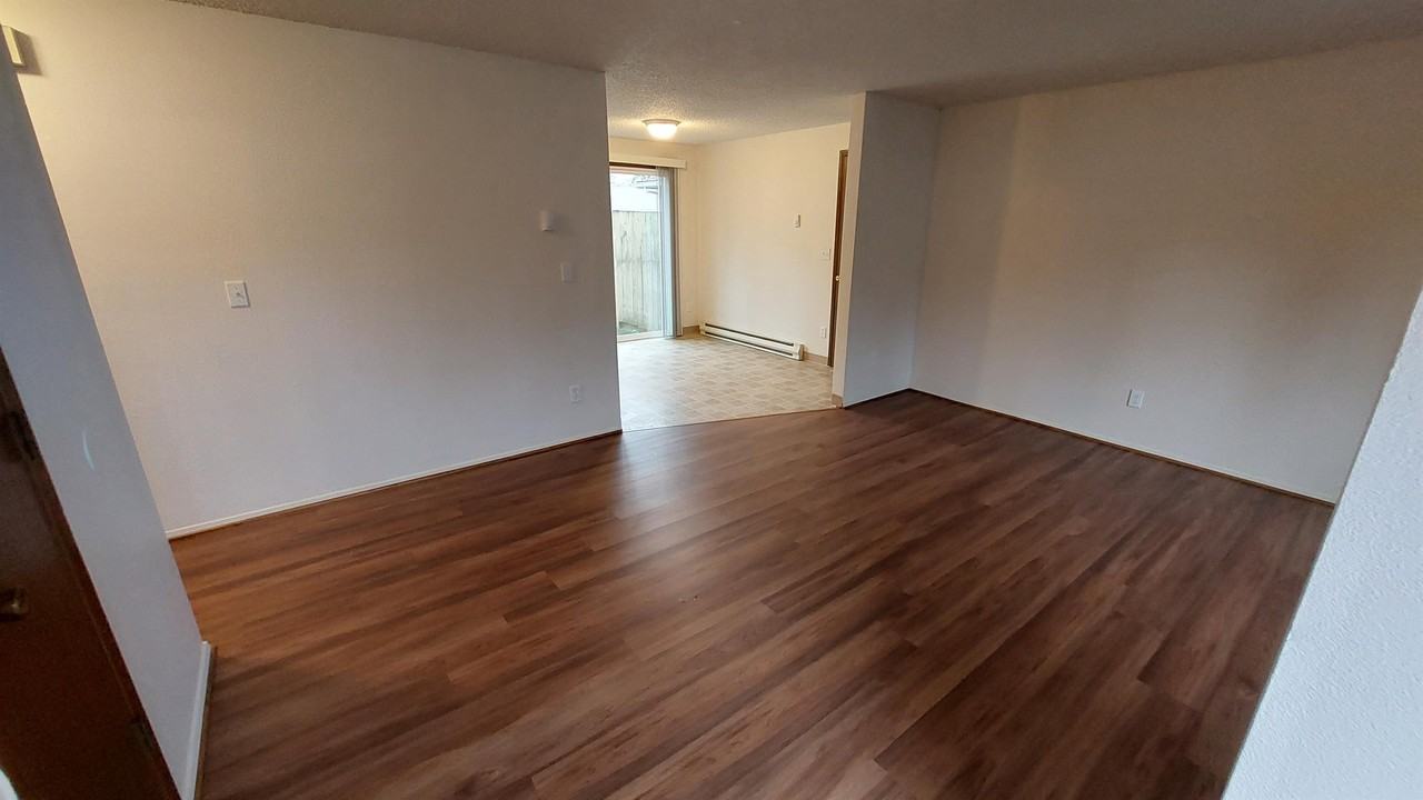 1312 E Santiam St #1312 - Photo 3 of 16