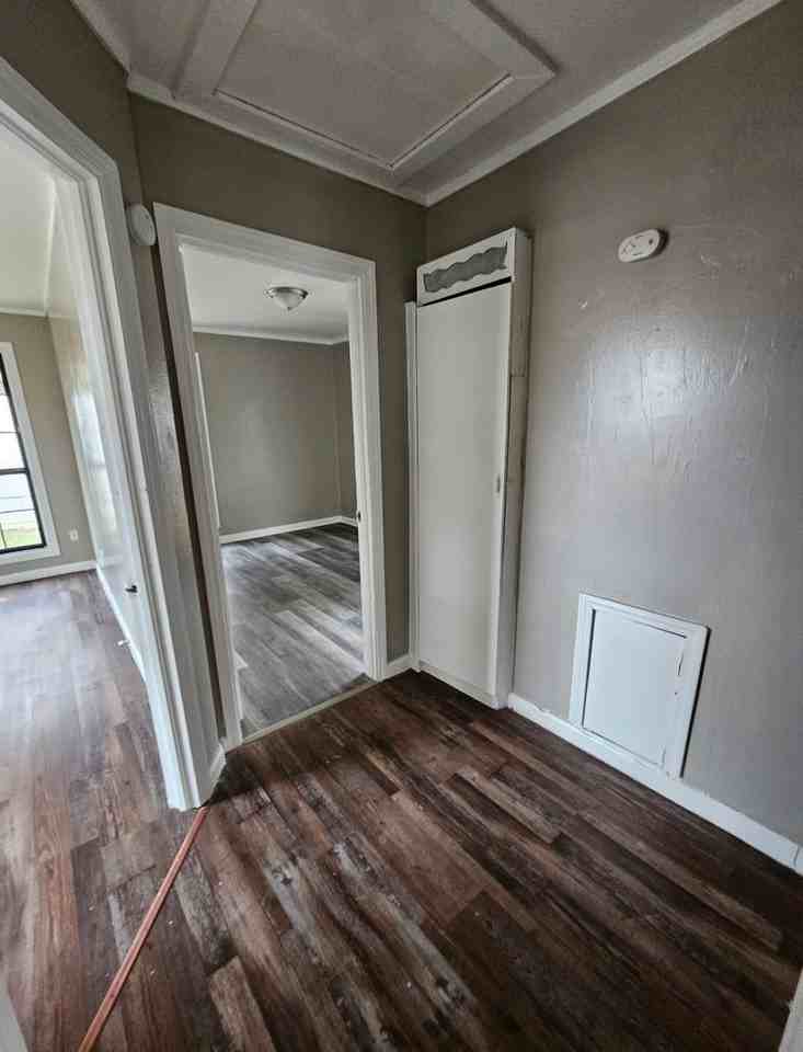 2220 S Air Depot Blvd - Photo 5 of 11