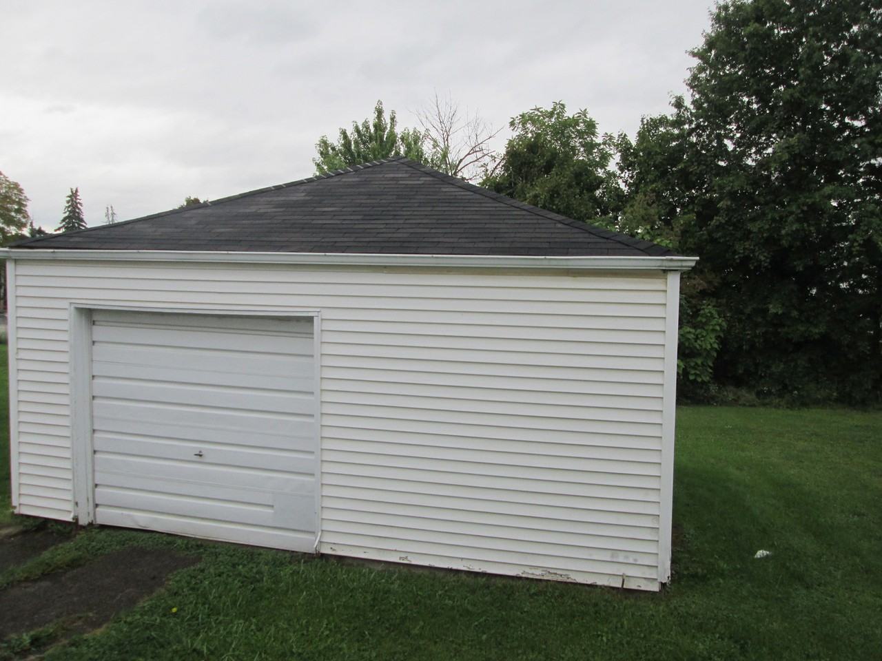848 Lawrence Ave - Photo 2 of 16