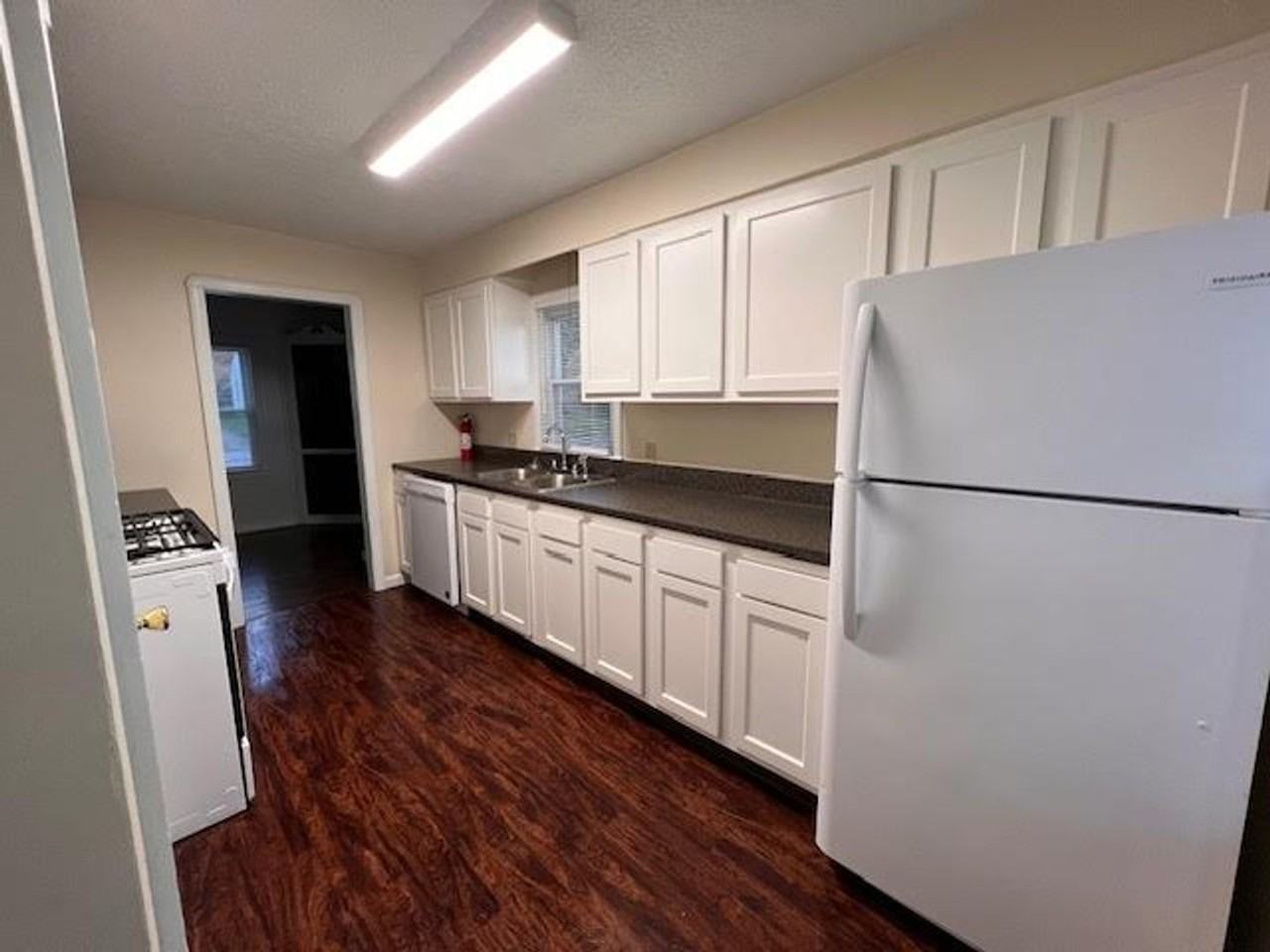 848 Lawrence Ave - Photo 6 of 16