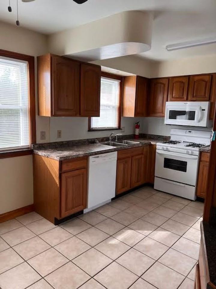 864 Gary Avenue Southeast - Photo 2 of 17