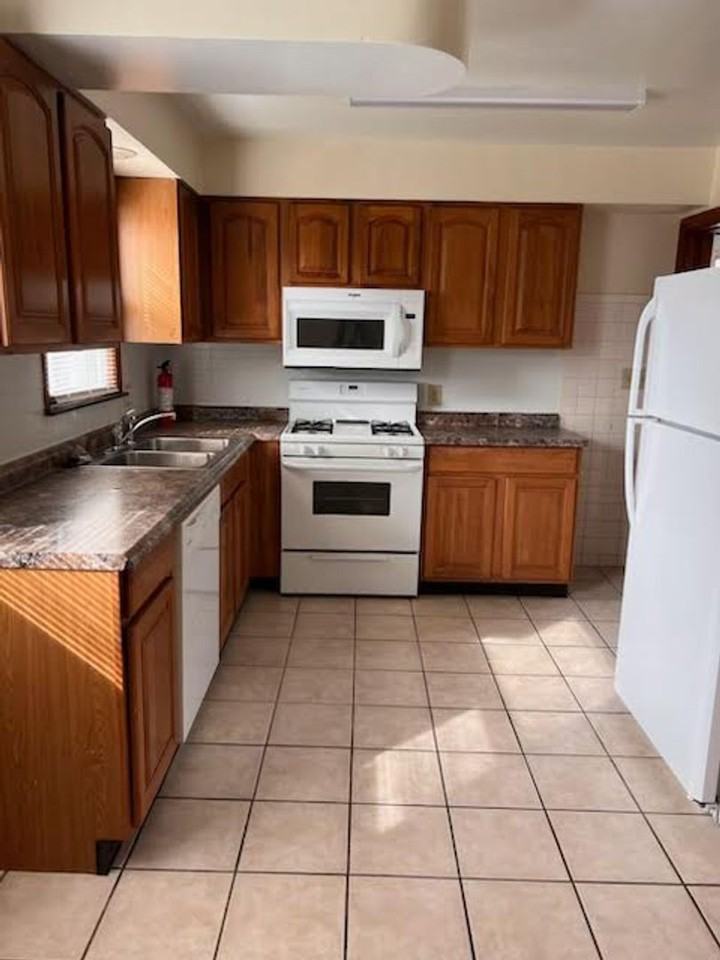 864 Gary Avenue Southeast - Photo 3 of 17