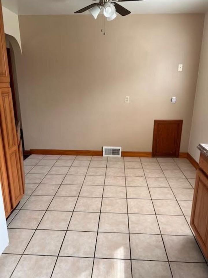 864 Gary Avenue Southeast - Photo 5 of 17