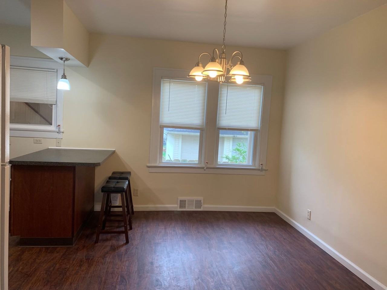 131 E Broadway Ave - Photo 4 of 8