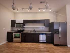 623 W Walnut St #401 - Photo 1 of 1