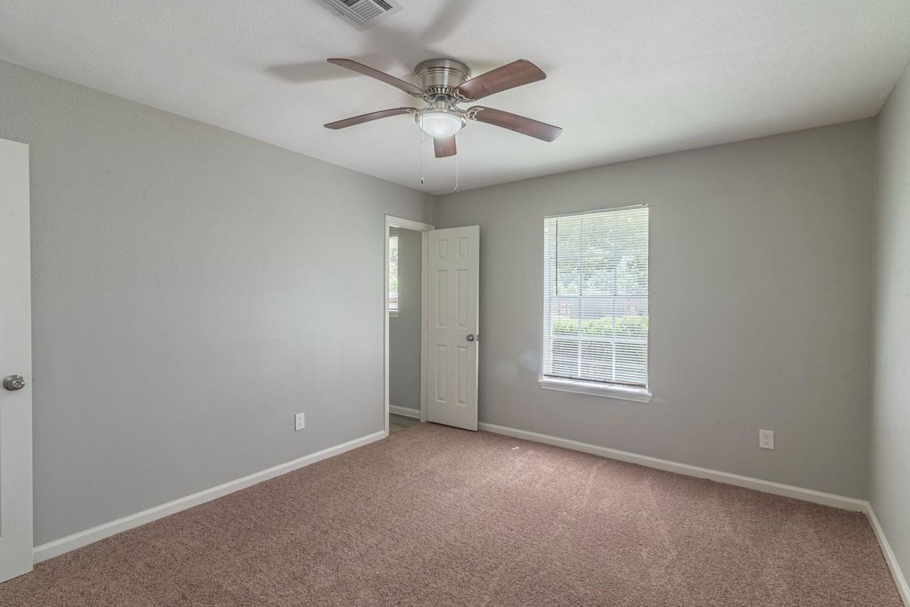 9407 Irby Street - Photo 7 of 17