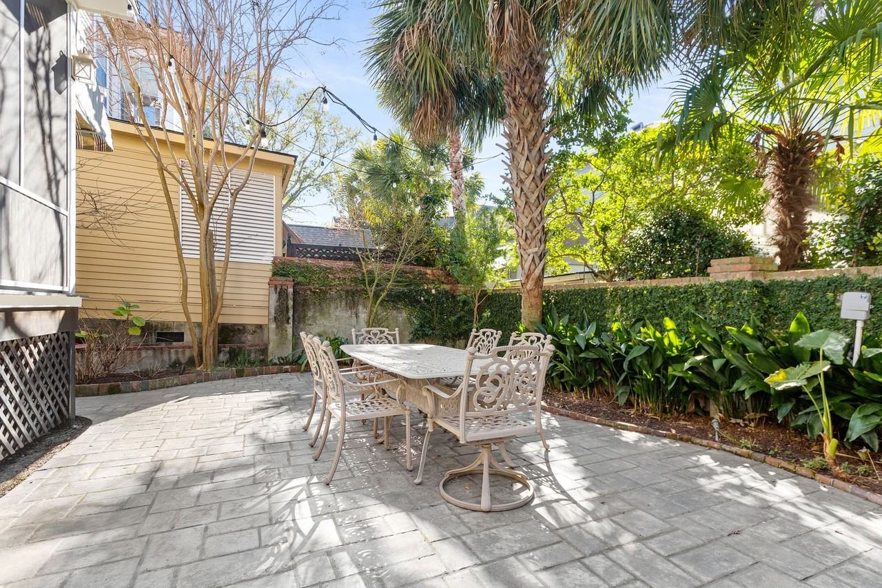 5 Colonial St - Photo 4 of 45