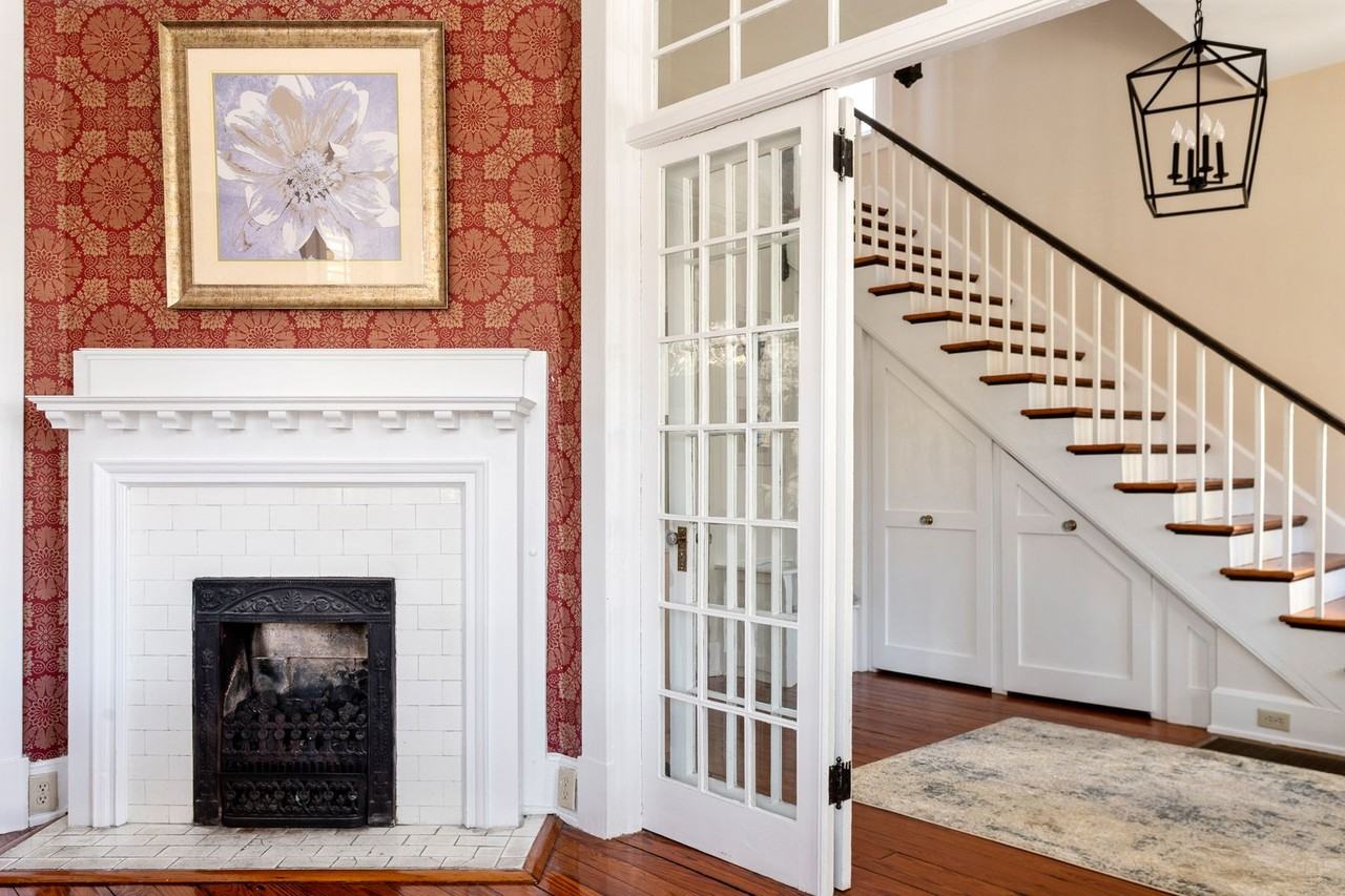 5 Colonial St - Photo 5 of 45