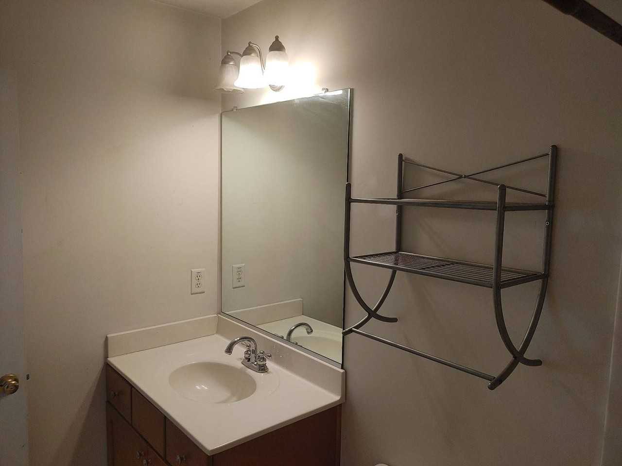 1517A Parks Ave - Photo 6 of 26