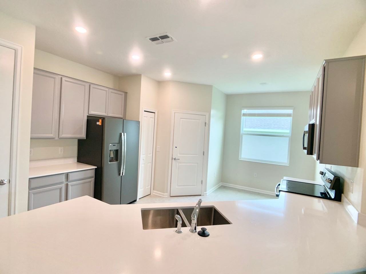 16440 Champlain St - Photo 4 of 20