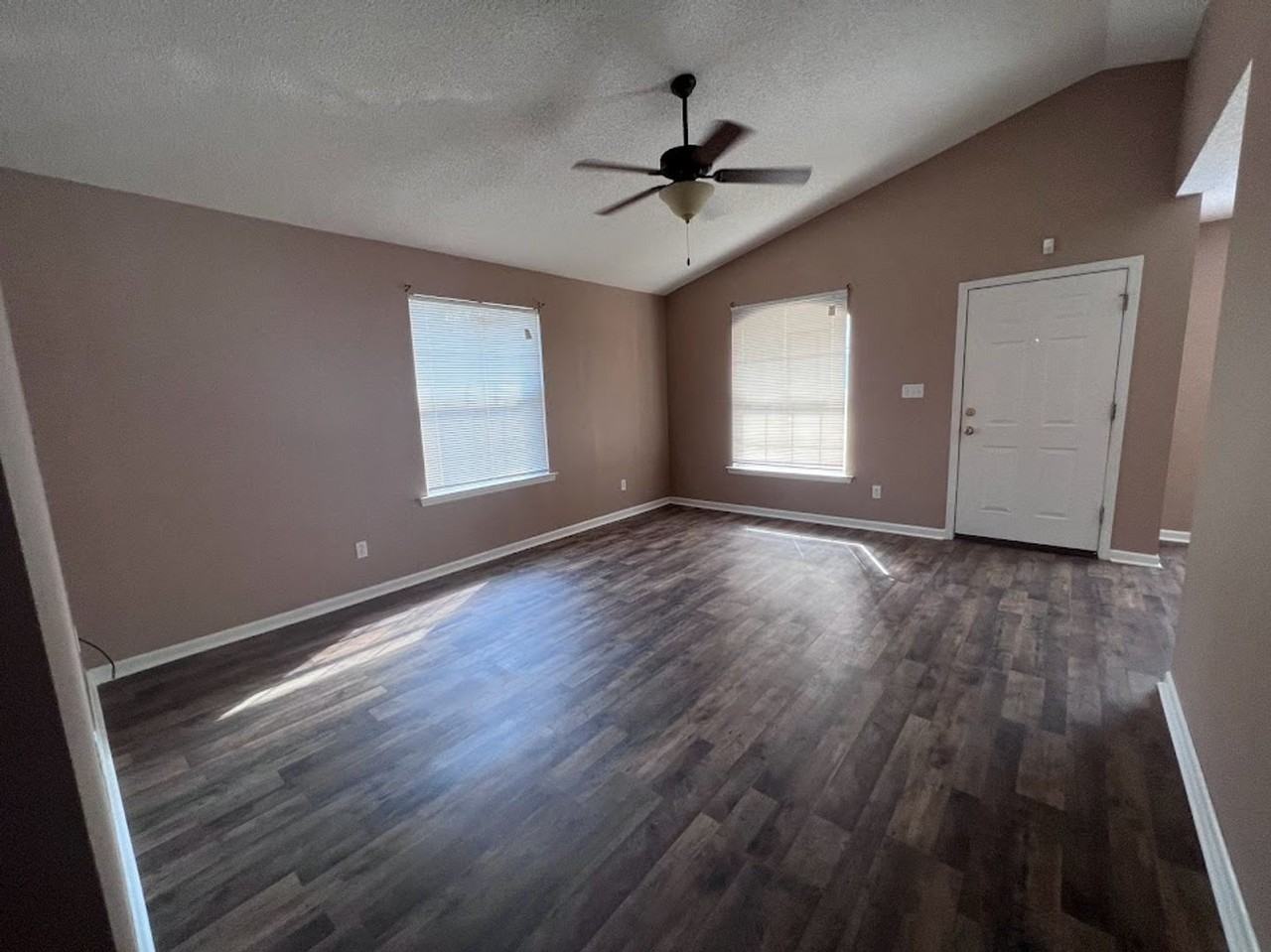 522 Palm Beach St - Photo 3 of 19