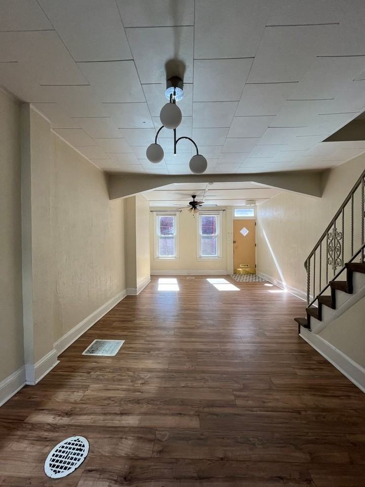 1825 Carlton St - Photo 4 of 23