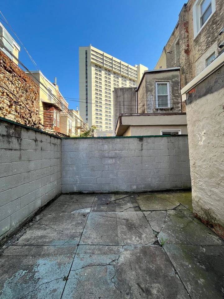 1825 Carlton St - Photo 7 of 23