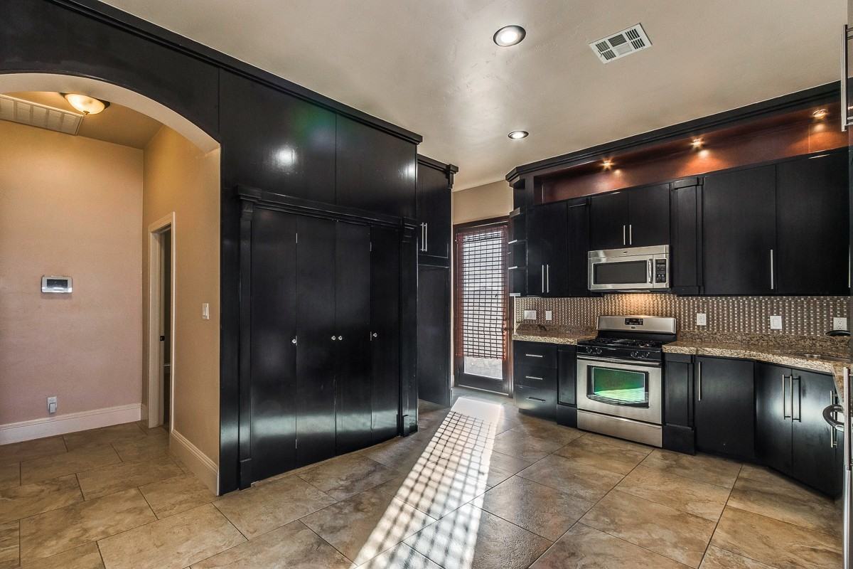 12800 Cozy Cove Ave - Photo 5 of 24