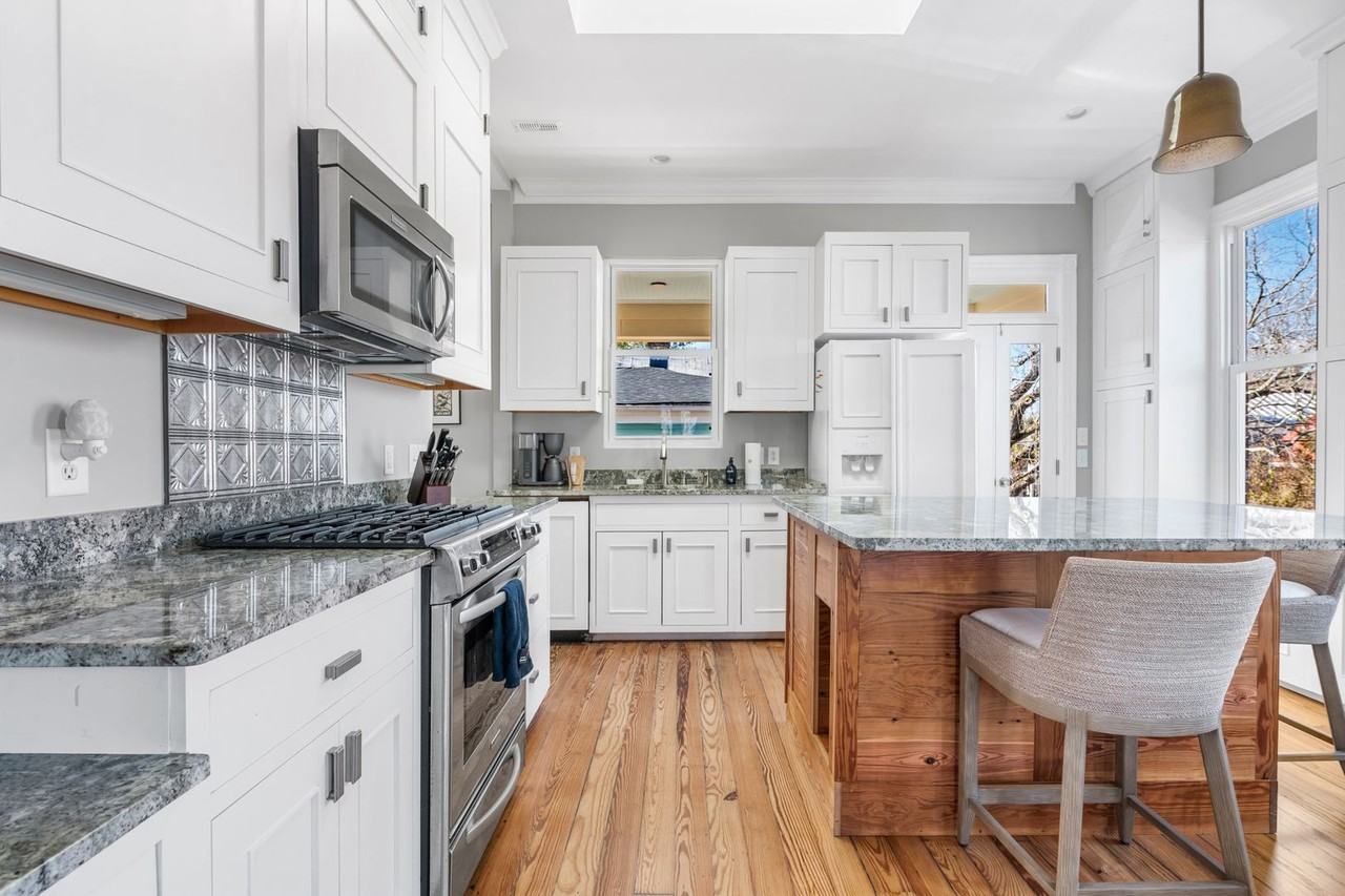 703 King St #B - Photo 2 of 34