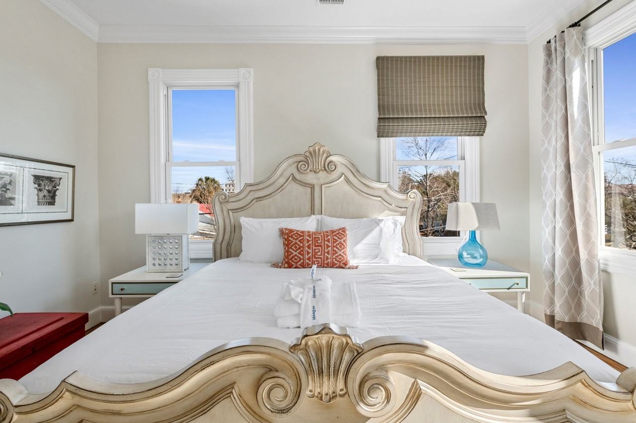 703 King St #B - Photo 3 of 34