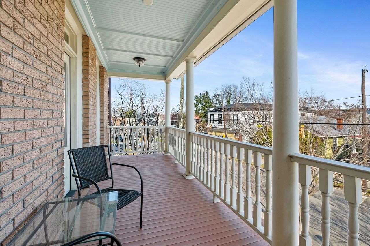 703 King St #B - Photo 4 of 34