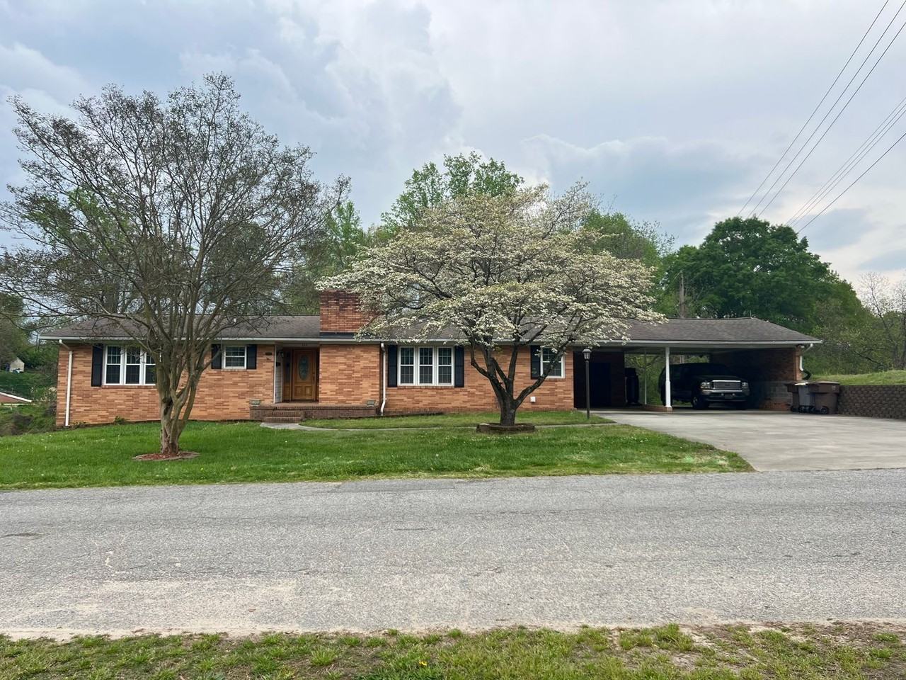 733 Pine St - Photo 2 of 34