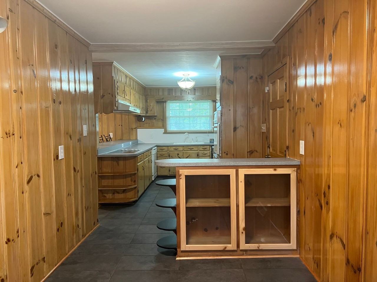 733 Pine St - Photo 3 of 34