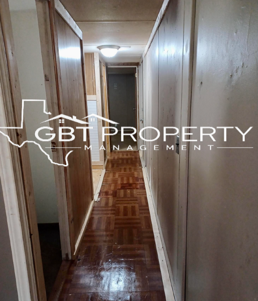 1059 Cardinal Ln - Photo 2 of 10