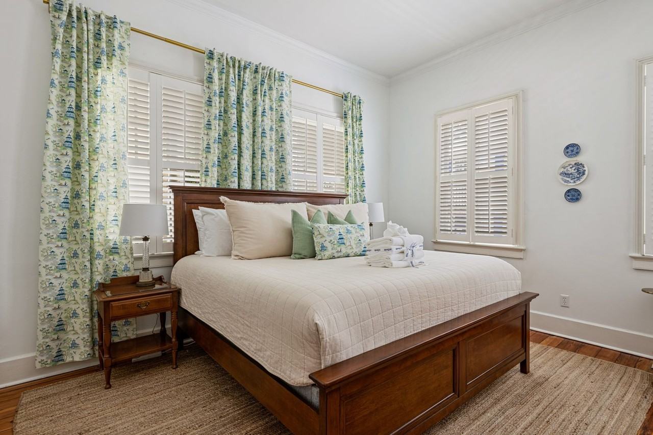 123 Queen St - Photo 3 of 50