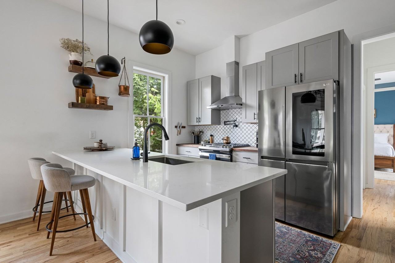 205 Line St - Photo 2 of 35