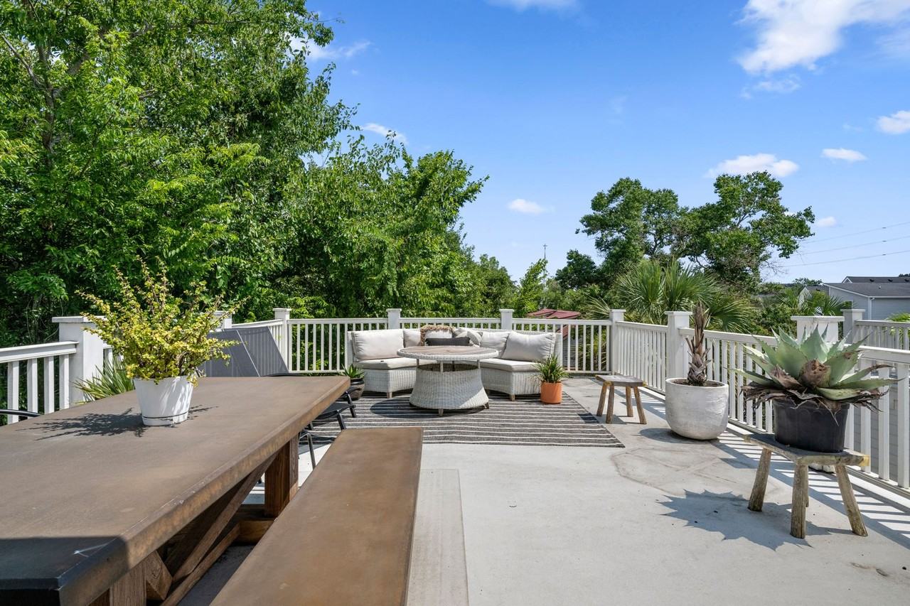 205 Line St - Photo 4 of 35