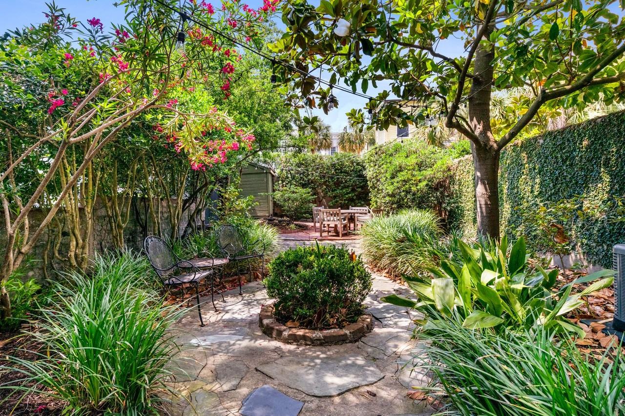 46 Wentworth St - Photo 4 of 30