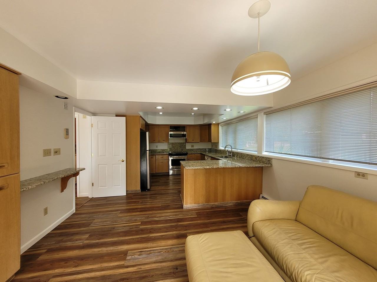 2040 Stanford Dr - Photo 3 of 28