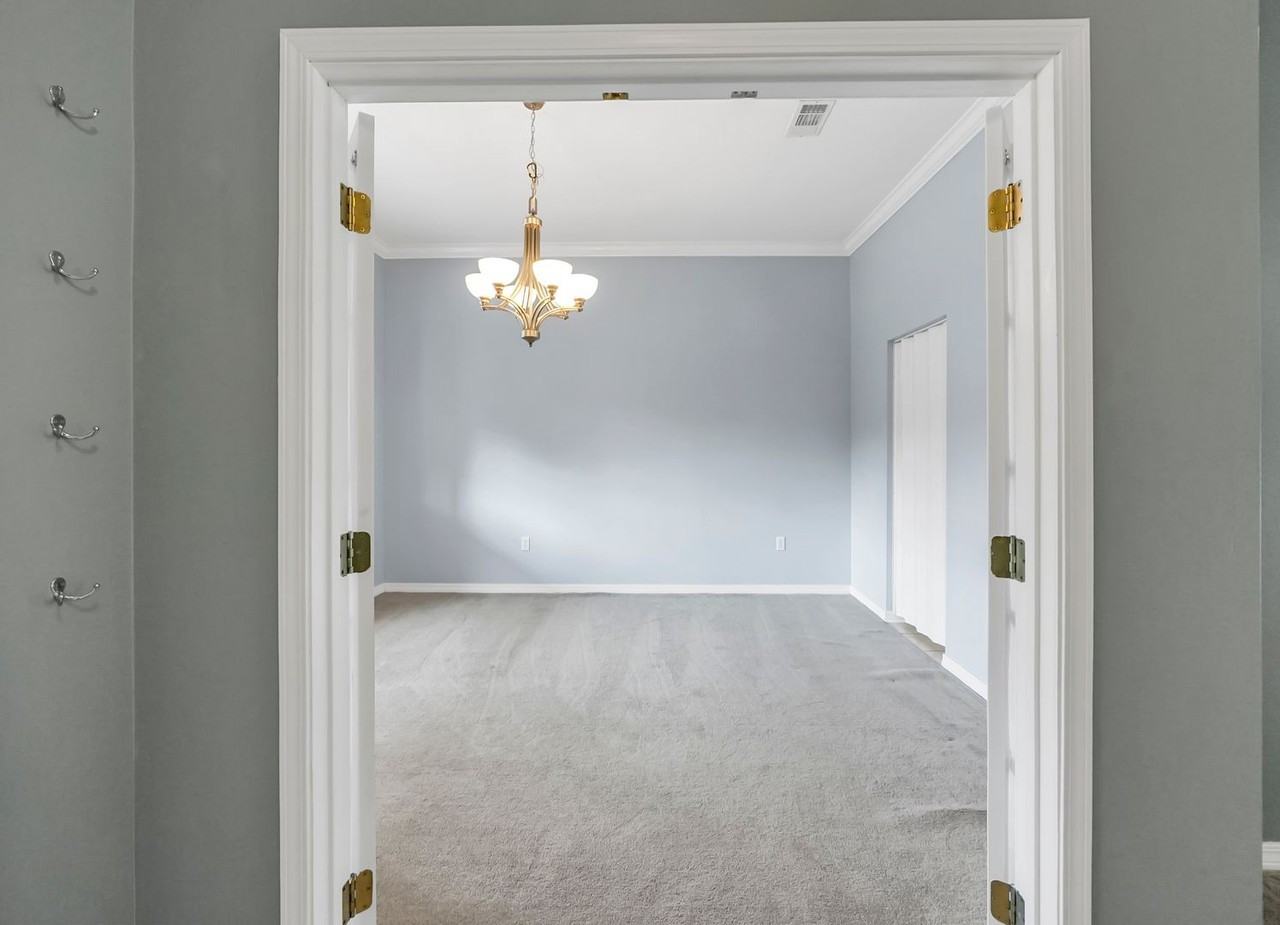 5897 Saratoga Dr - Photo 6 of 50