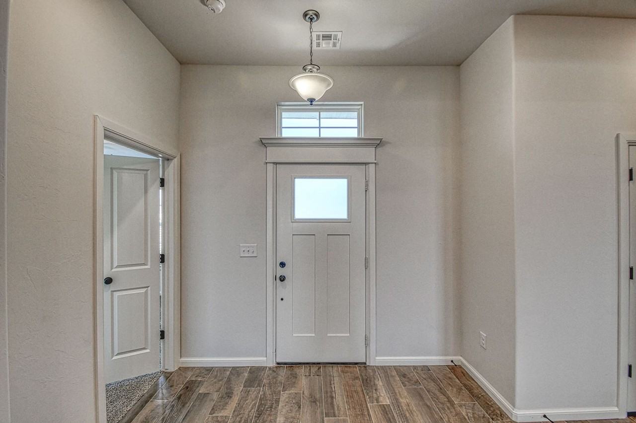 600 Summit Point Ct - Photo 5 of 42