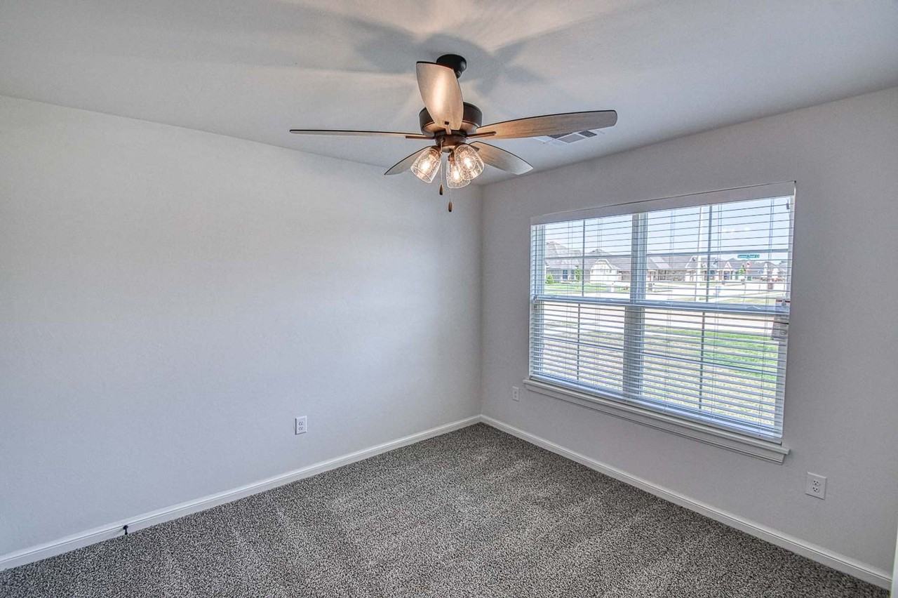 600 Summit Point Ct - Photo 7 of 42