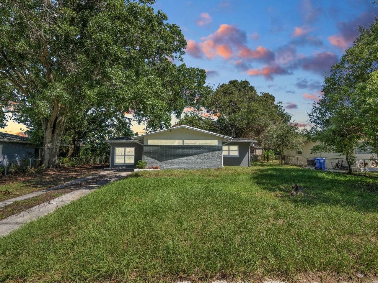 6604 Travis Blvd - Photo 2 of 30