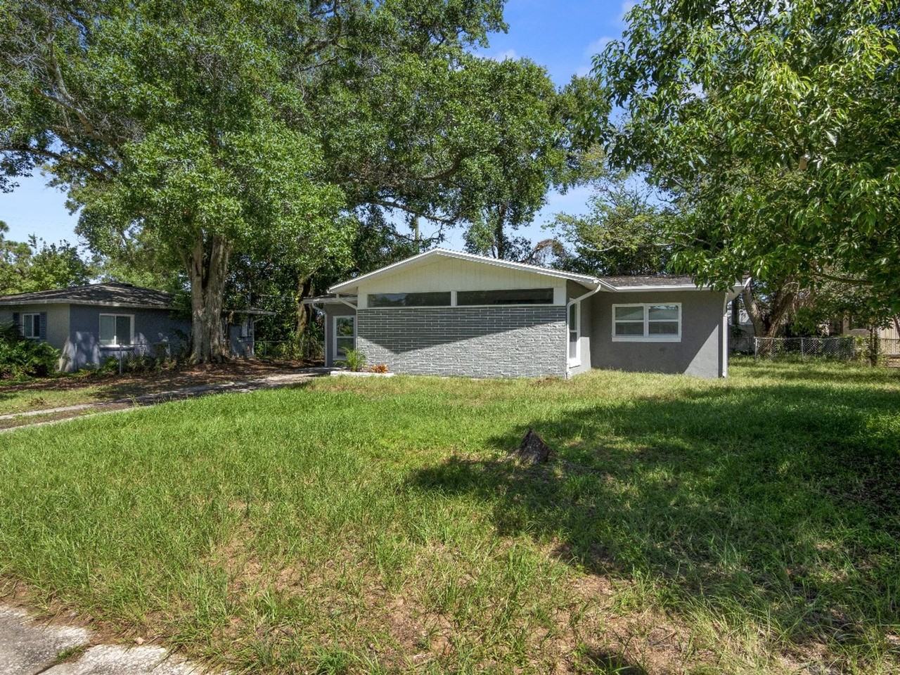 6604 Travis Blvd - Photo 3 of 30