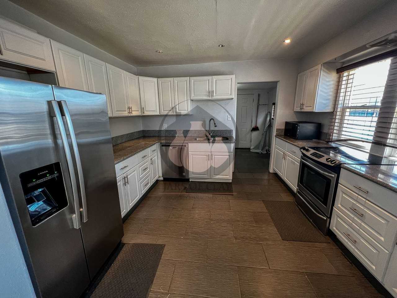 1192 16th St Se - Photo 2 of 10