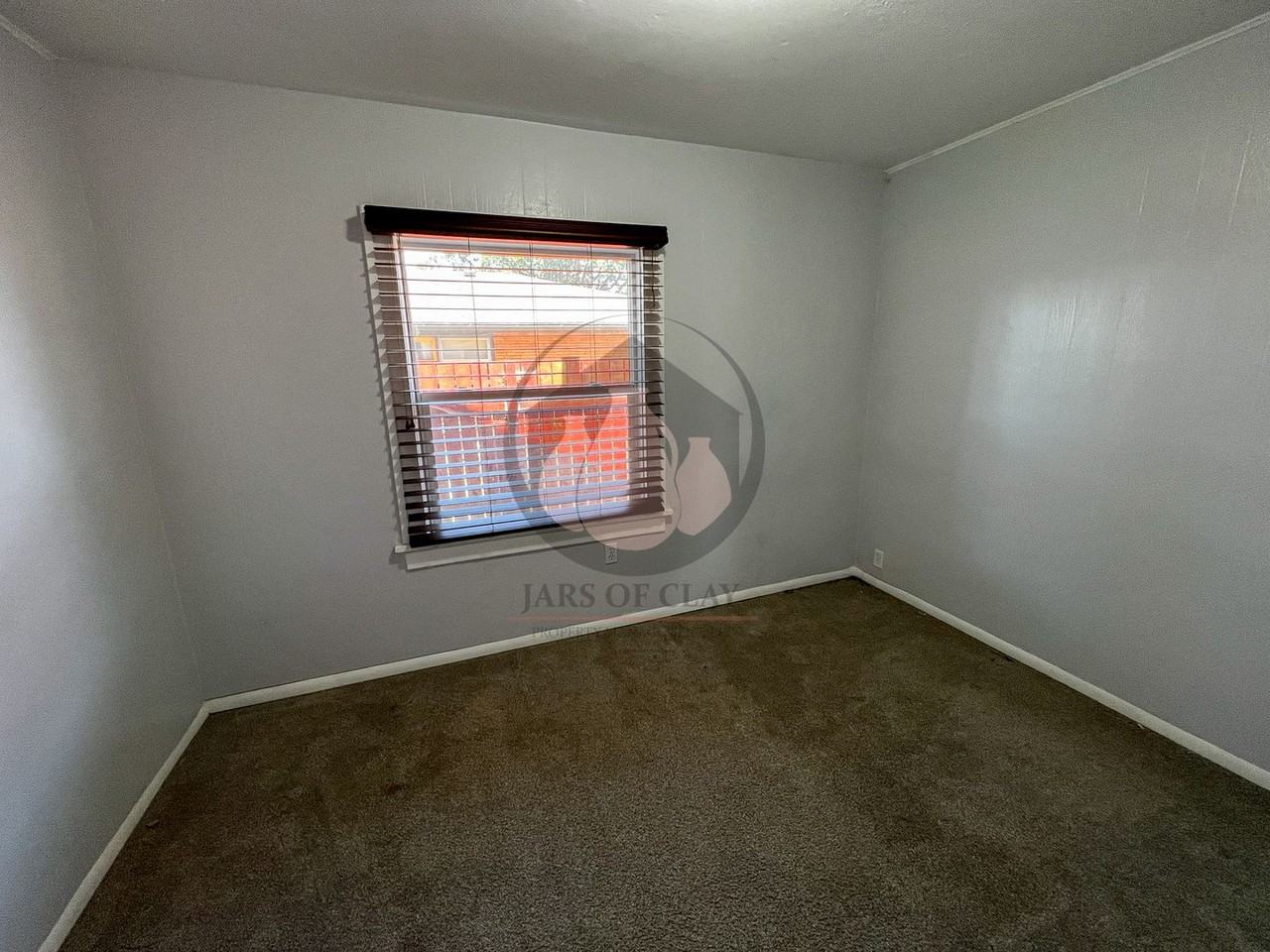 1192 16th St Se - Photo 5 of 10