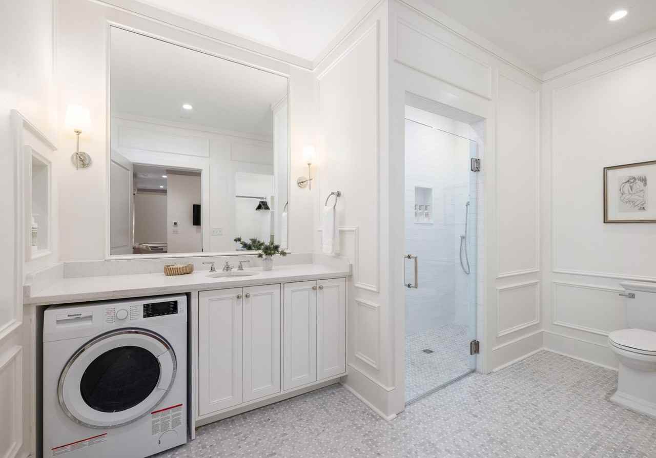 313 E Bay St - Photo 2 of 26