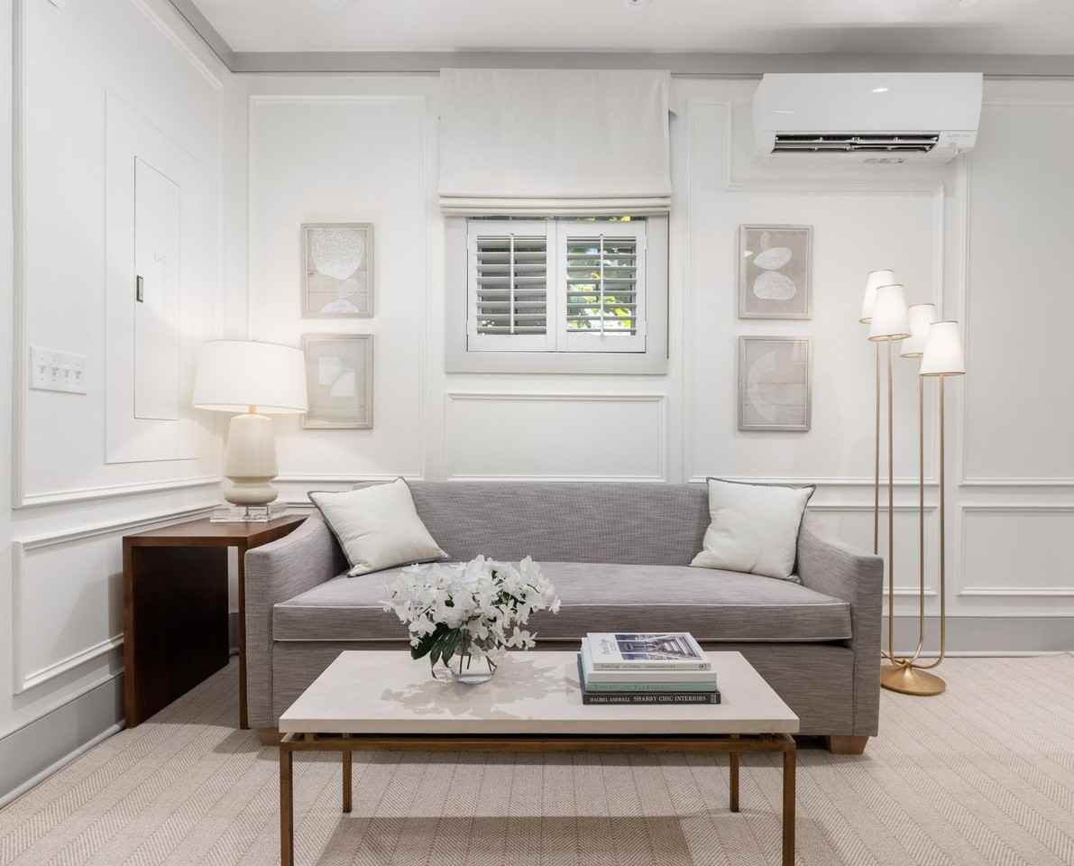 313 E Bay St - Photo 4 of 26