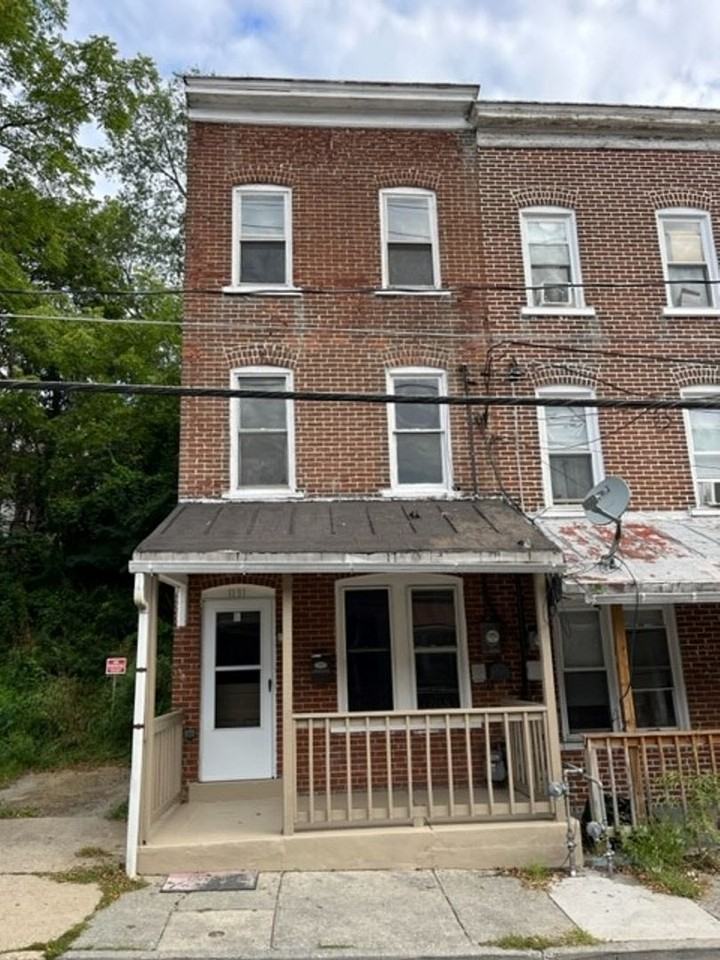 1131 W Union St - Photo 2 of 17